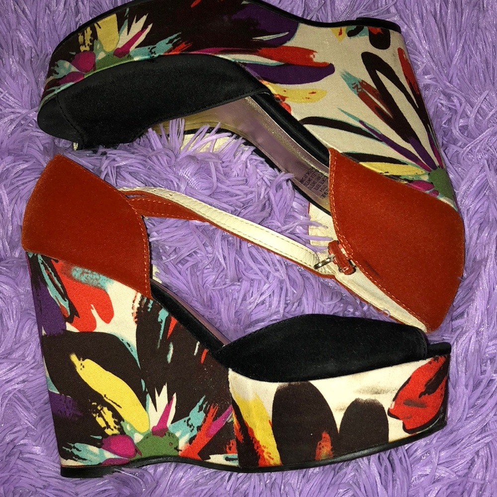 Sandal/wedges style.